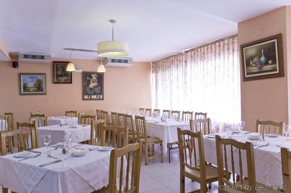 Apartamentos Resitur Seville Restaurant photo